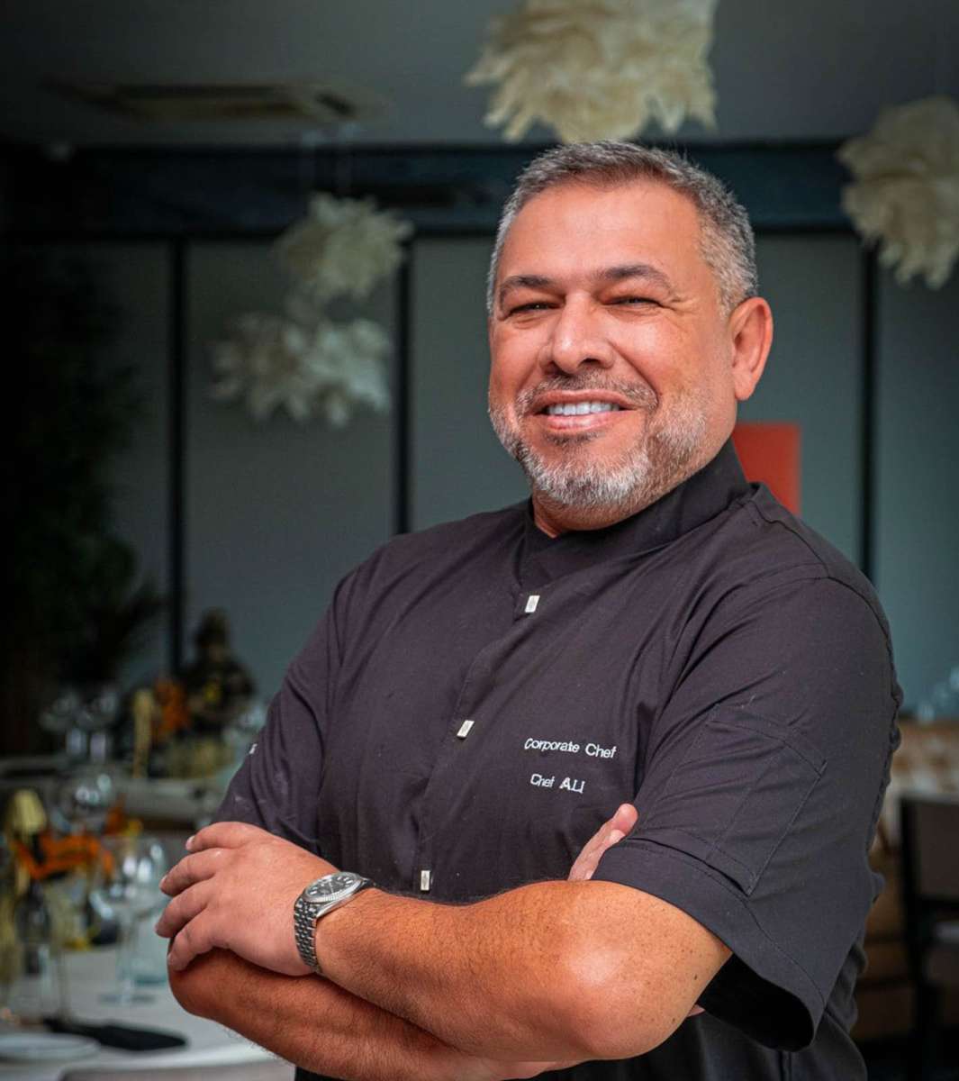 Le Chef Ali en cuisine à La Parenthèse